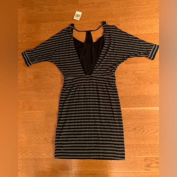 Guess Dress Black And Grey Striped Size Medium - Picture 2 of 7